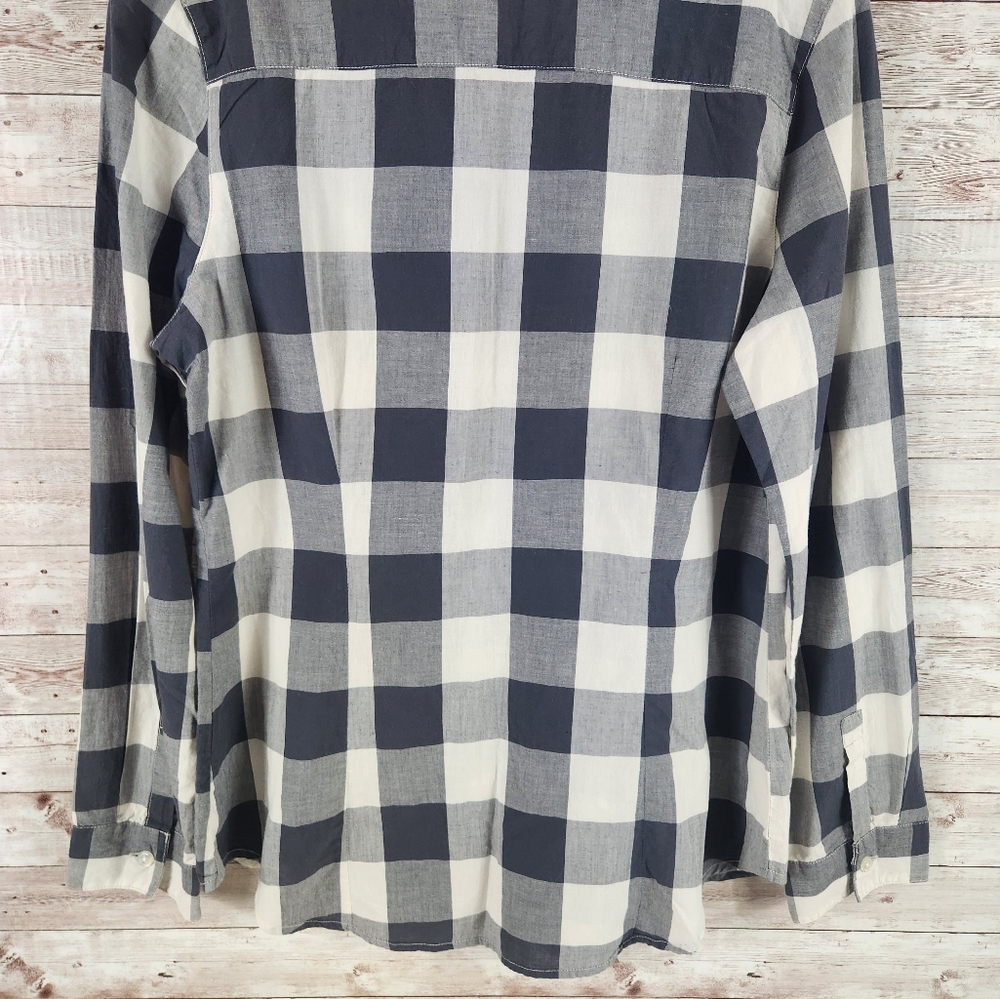 Old Navy, woman's drk/ light gray block plaid blouse, Sz M - Picture 2 of 6